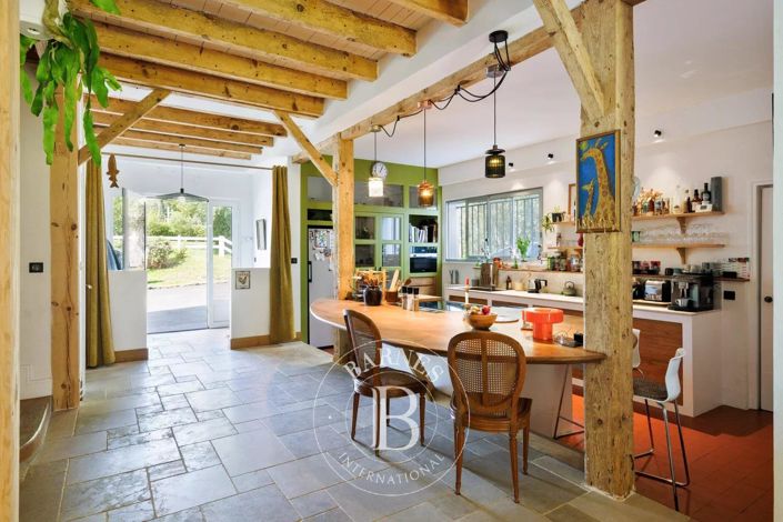 Image No.24-5 Bed House for sale