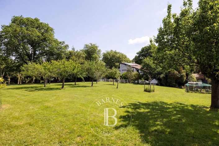 Image No.6-5 Bed House for sale