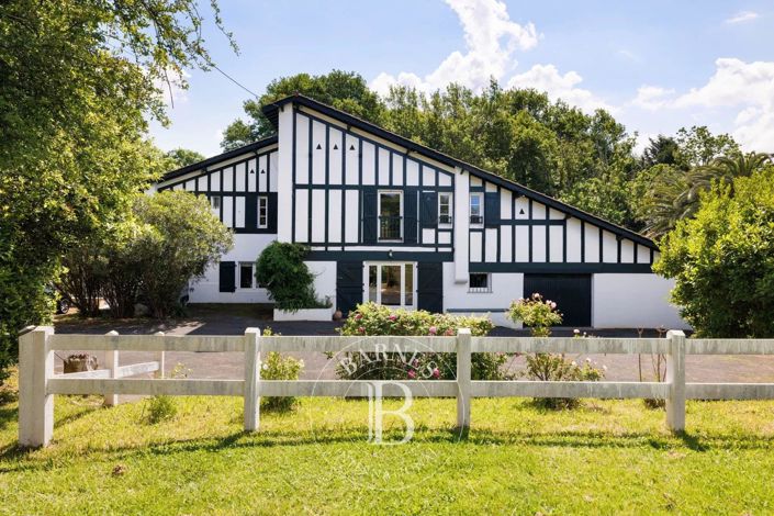 Image No.7-5 Bed House for sale