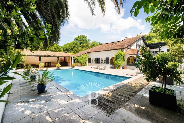 Image No.8-5 Bed House for sale