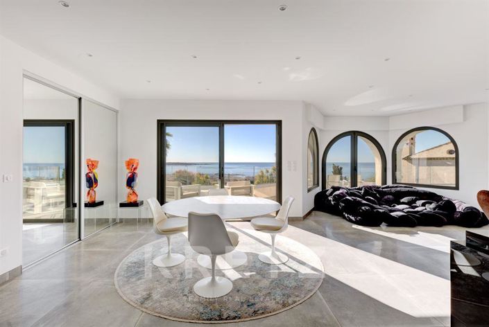 Image No.10-5 Bed Property for sale