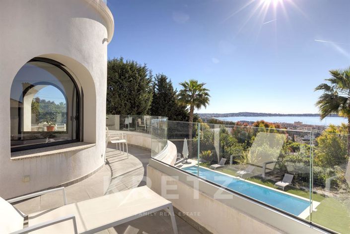 Image No.14-5 Bed Property for sale