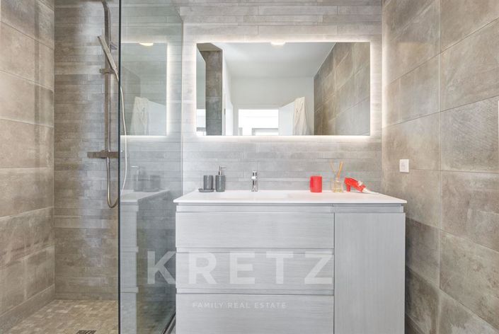 Image No.20-5 Bed Property for sale