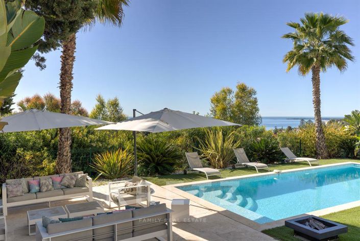 Image No.7-5 Bed Property for sale