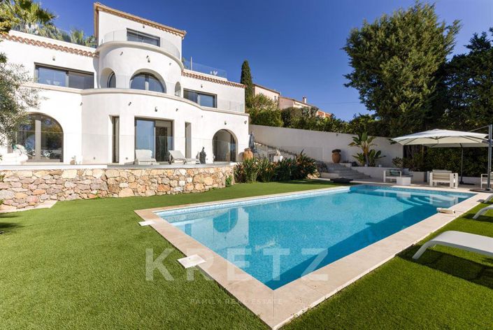 Image No.8-5 Bed Property for sale