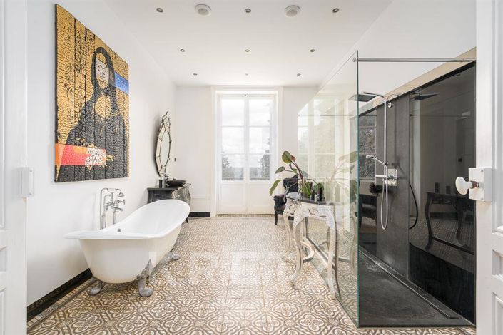 Image No.10-12 Bed House for sale