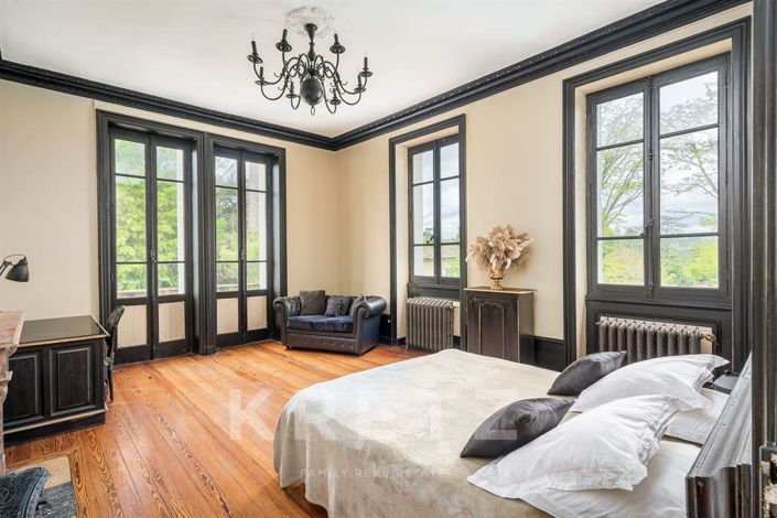 Image No.13-12 Bed House for sale