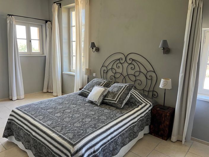 Image No.17-15 Bed Property for sale