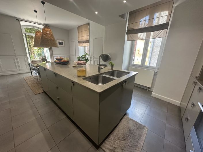 Image No.6-5 Bed House for sale