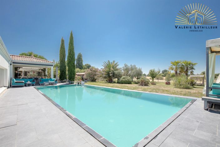 Image No.1-5 Bed House for sale