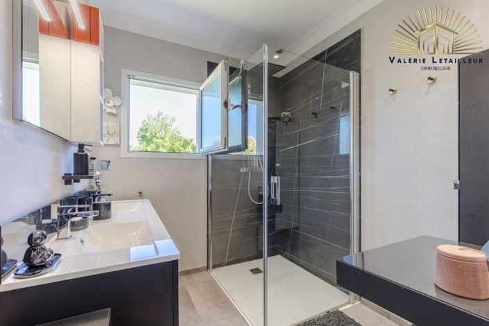 Image No.14-5 Bed House for sale