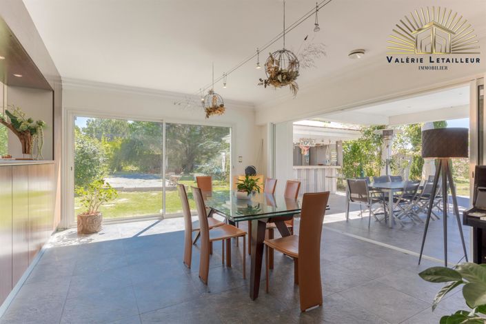 Image No.17-5 Bed House for sale