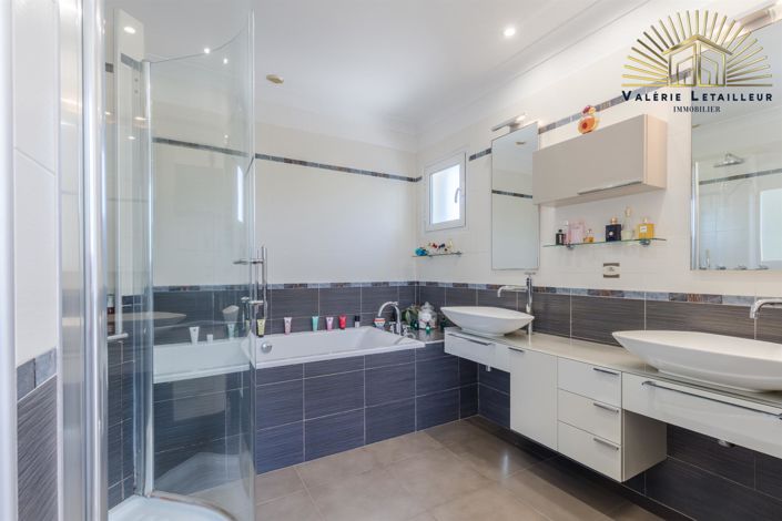 Image No.18-5 Bed House for sale