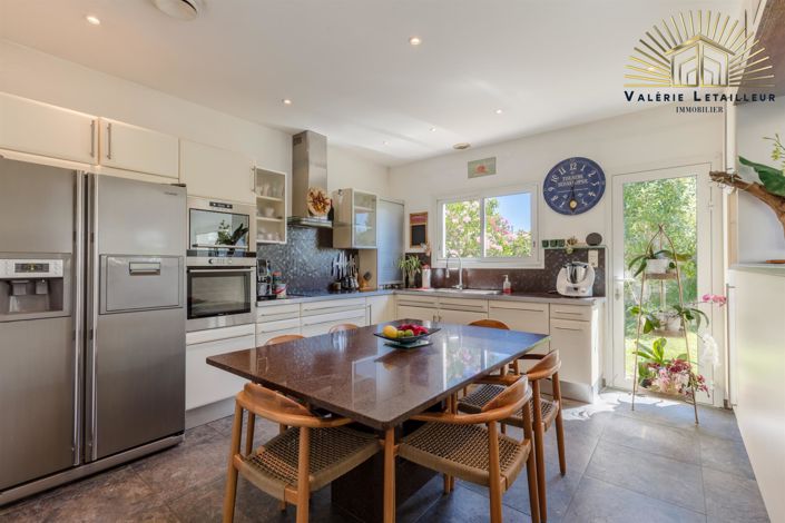 Image No.5-5 Bed House for sale