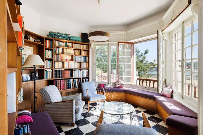 Image No.10-7 Bed House for sale