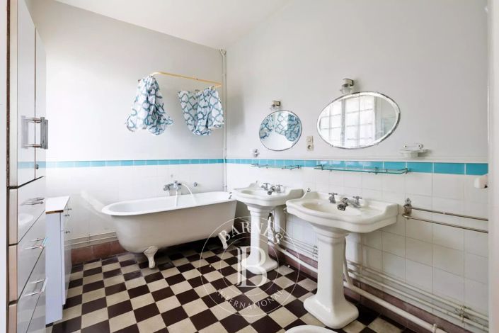 Image No.19-7 Bed House for sale