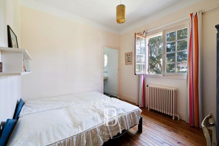 Image No.21-7 Bed House for sale