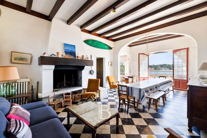 Image No.7-7 Bed House for sale