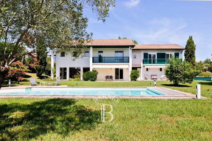 Image No.1-6 Bed House for sale