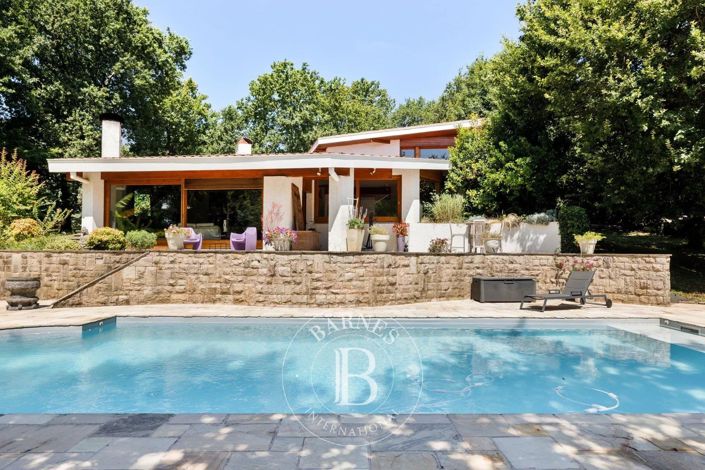 Image No.1-4 Bed House for sale
