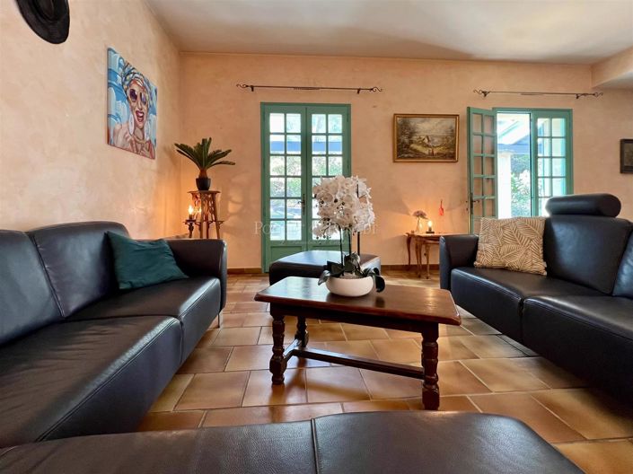 Image No.19-5 Bed House for sale