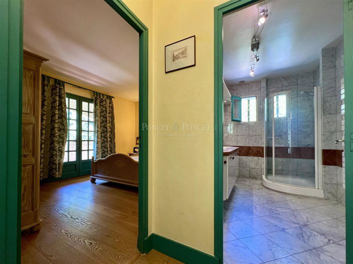 Image No.24-5 Bed House for sale