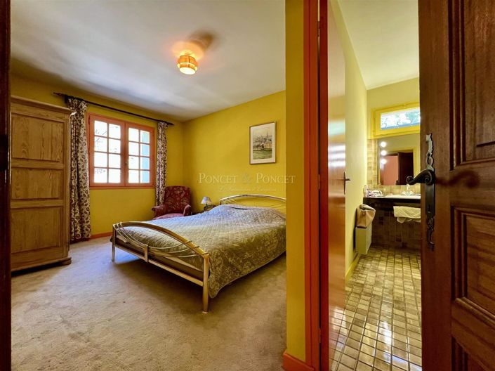 Image No.26-5 Bed House for sale