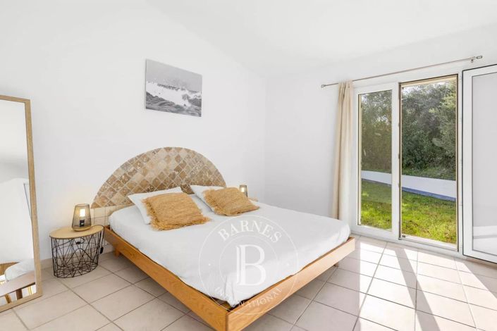 Image No.10-5 Bed House for sale