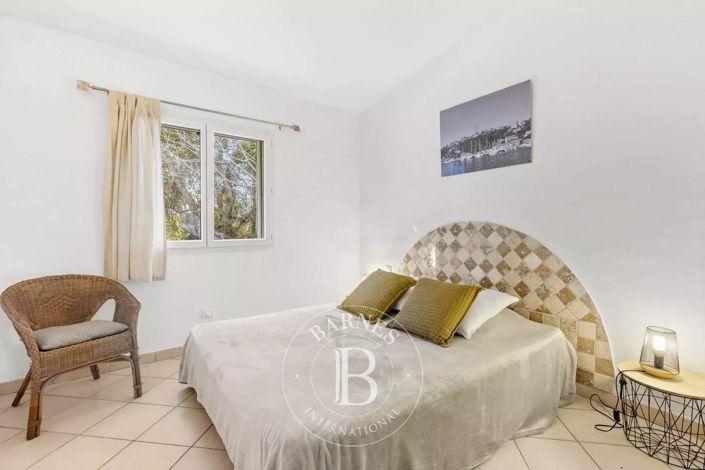 Image No.11-5 Bed House for sale