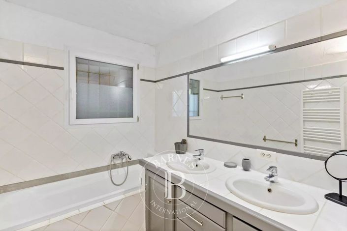 Image No.13-5 Bed House for sale