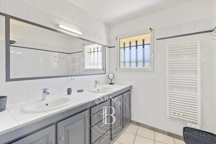 Image No.15-5 Bed House for sale