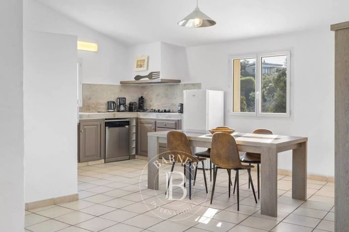 Image No.5-5 Bed House for sale