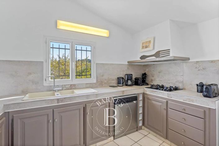 Image No.6-5 Bed House for sale