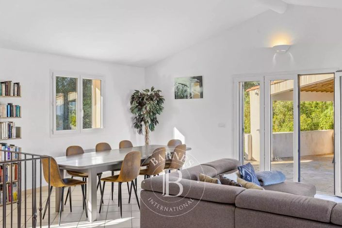 Image No.7-5 Bed House for sale