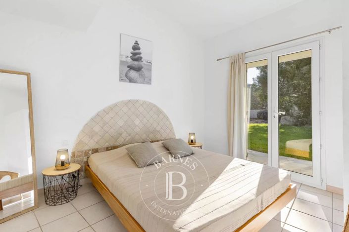 Image No.9-5 Bed House for sale