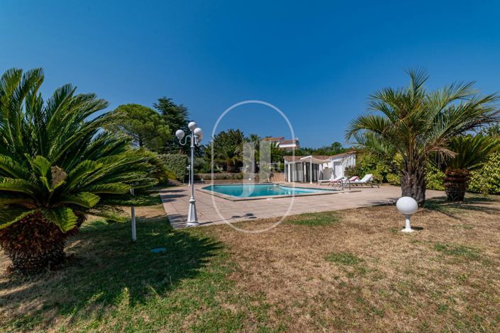 Image No.11-3 Bed House for sale