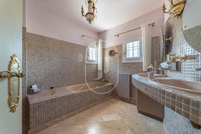 Image No.8-3 Bed House for sale