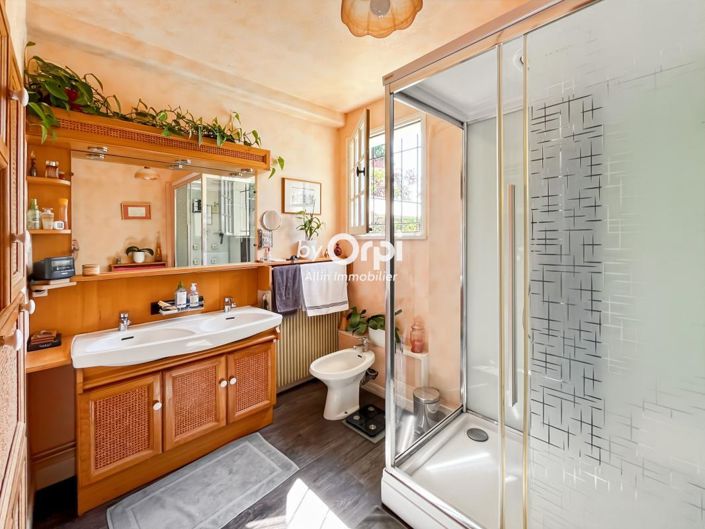 Image No.13-4 Bed House for sale