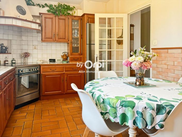 Image No.8-4 Bed House for sale