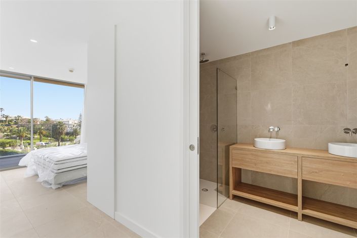 Image No.33-3 Bed Apartment for sale