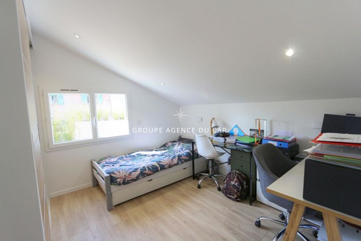 Image No.10-3 Bed House for sale