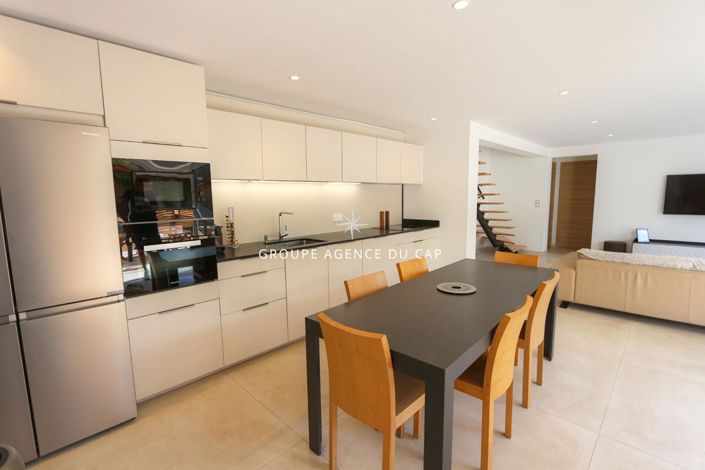 Image No.5-3 Bed House for sale