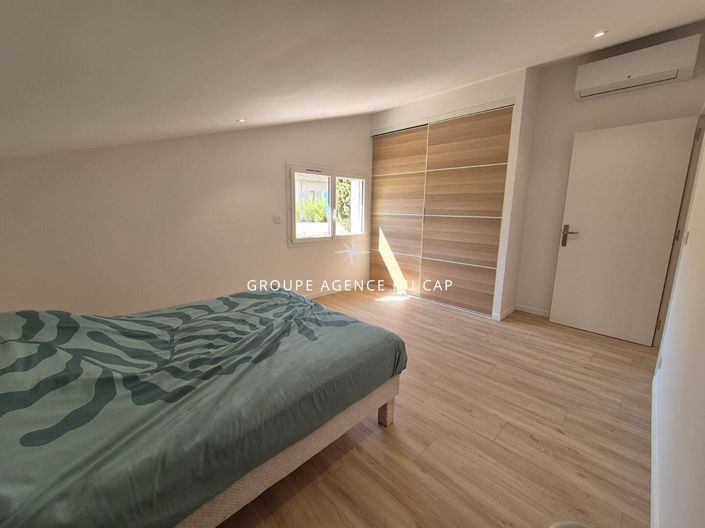 Image No.8-3 Bed House for sale