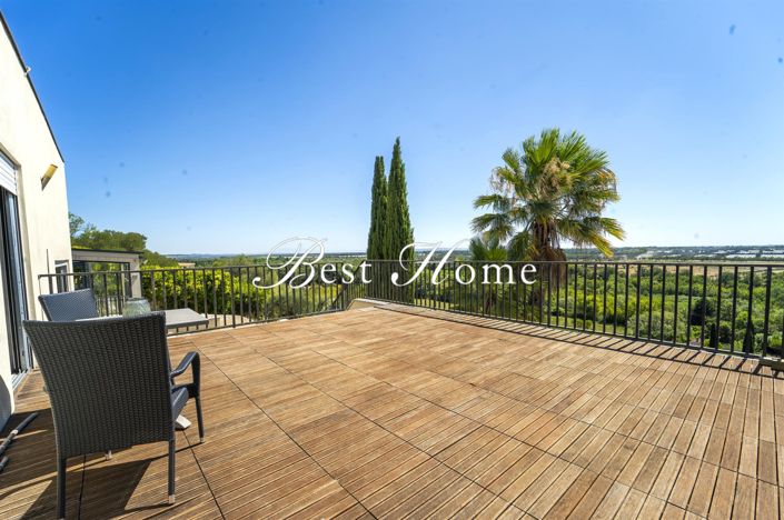 Image No.1-5 Bed House for sale