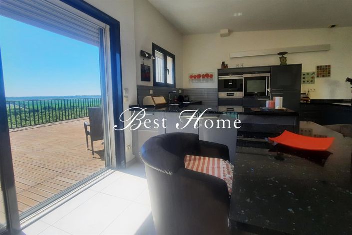 Image No.12-5 Bed House for sale