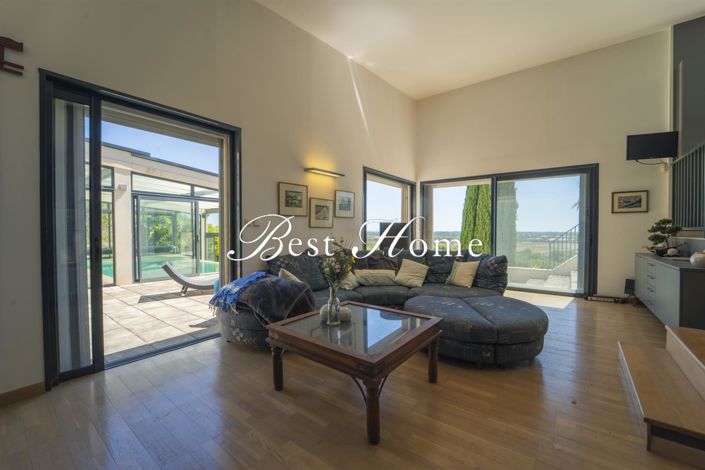 Image No.3-5 Bed House for sale