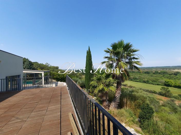 Image No.7-5 Bed House for sale