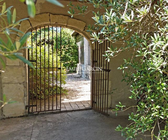 Image No.2-8 Bed House for sale