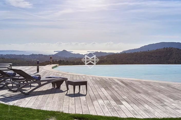 Image No.3-Maison de 17 chambres à vendre à Les Adrets-de-l'Estérel