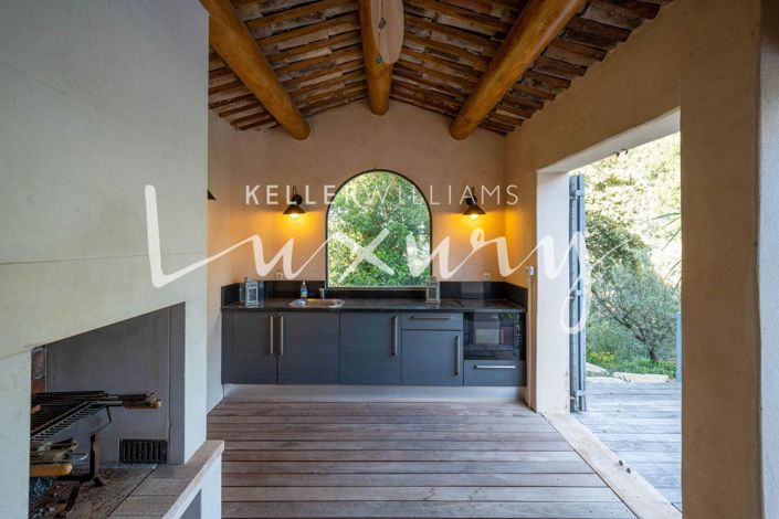 Image No.16-5 Bed Property for sale